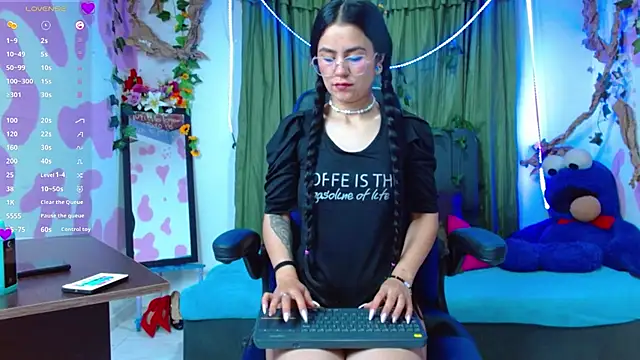 lucessita online show from 10-10-25, 02:10