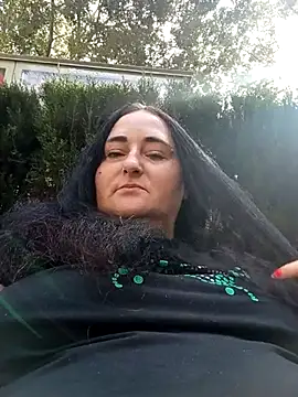 Snapshot of Bella_862 chatting on 10-19-25, 11:22 Bella 862 online show from 10-19-25, 11:22