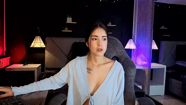 Snapshot of giapearl25 chatting on 10-30-25, 01:23 giapearl25 online show from 10-30-25, 01:23