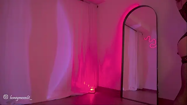 Snapshot of _issy chatting on 10-12-25, 02:54 issy online show from 10-12-25, 02:54