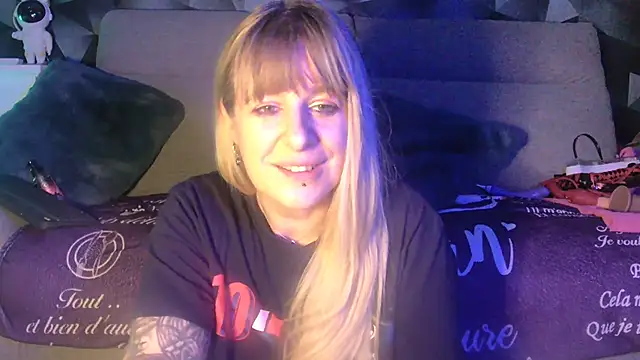 Delichieuse5 online show from 01-13-25, 11:27