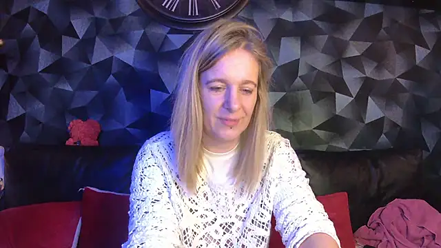 Delichieuse5 online show from 01-12-26, 09:09