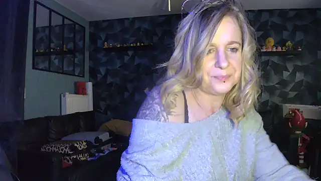 Delichieuse5 online show from 02-09-26, 08:24