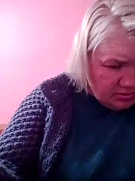 Snapshot of LusiyaGold5 chatting on 10-11-25, 06:39 LusiyaGold5 online show from 10-11-25, 06:39