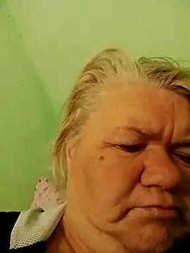 Snapshot of LusiyaGold5 chatting on 10-12-25, 09:58 LusiyaGold5 online show from 10-12-25, 09:58