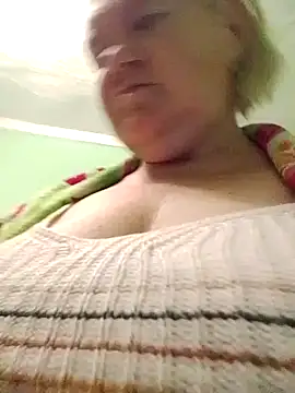 Snapshot of LusiyaGold5 chatting on 10-21-25, 09:26 LusiyaGold5 online show from 10-21-25, 09:26