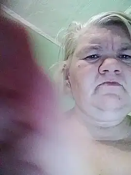 Snapshot of LusiyaGold5 chatting on 10-22-25, 09:03 LusiyaGold5 online show from 10-22-25, 09:03