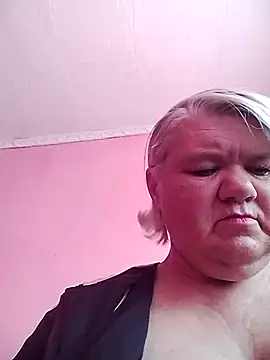 Snapshot of LusiyaGold5 chatting on 10-23-25, 12:26 LusiyaGold5 online show from 10-23-25, 12:26