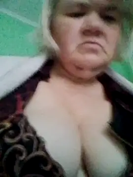 Snapshot of LusiyaGold5 chatting on 11-15-25, 01:51 LusiyaGold5 online show from 11-15-25, 01:51