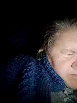 Snapshot of LusiyaGold5 chatting on 11-21-25, 07:34 LusiyaGold5 online show from 11-21-25, 07:34