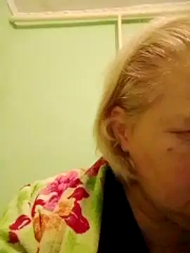 Snapshot of LusiyaGold5 chatting on 11-25-25, 09:04 LusiyaGold5 online show from 11-25-25, 09:04