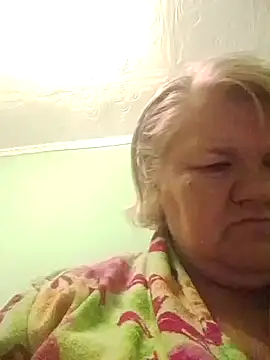 Snapshot of LusiyaGold5 chatting on 11-28-25, 10:12 LusiyaGold5 online show from 11-28-25, 10:12