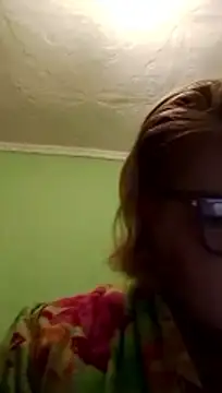 Snapshot of LusiyaGold5 chatting on 12-14-25, 09:19 LusiyaGold5 online show from 12-14-25, 09:19