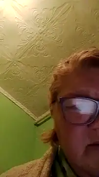 Snapshot of LusiyaGold5 chatting on 12-16-25, 03:55 LusiyaGold5 online show from 12-16-25, 03:55