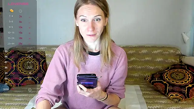 Amalia Mio online show from 10-31-25, 10:16