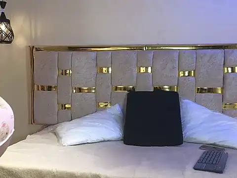 yayita 28  online show from 10-28-25, 02:59