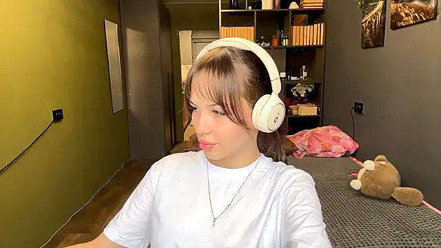 Snapshot of MysticAlisa chatting on 12-05-25, 06:33 MysticAlisa online show from 12-05-25, 06:33