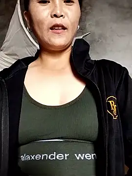 Snapshot of sumaybae chatting on 10-15-25, 04:45 sumaybae online show from 10-15-25, 04:45