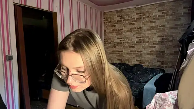 YungLilly online show from 10-04-25, 11:30