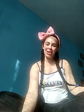 Snapshot of Stefaniyaxq chatting on 10-31-25, 09:43 Stefaniyaxq online show from 10-31-25, 09:43