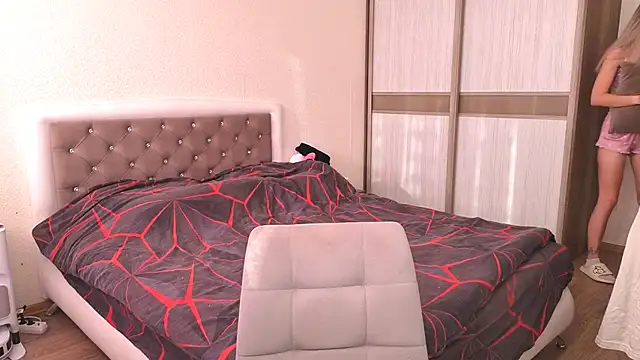 hello kittyyk online show from 10-17-25, 11:46