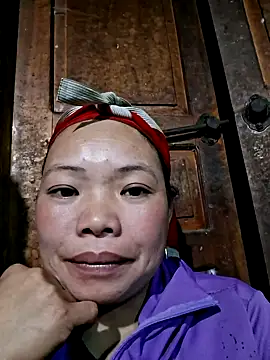 Snapshot of miomio-12 chatting on 10-05-25, 12:14 miomio-12 online show from 10-05-25, 12:14