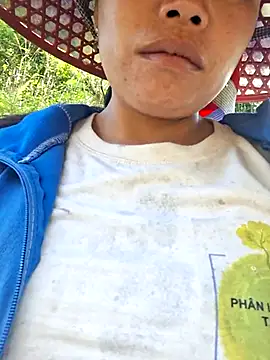 Snapshot of miomio-12 chatting on 10-13-25, 02:11 miomio-12 online show from 10-13-25, 02:11