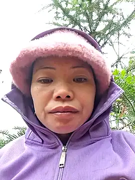 Snapshot of miomio-12 chatting on 10-22-25, 01:06 miomio-12 online show from 10-22-25, 01:06