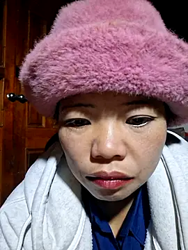 Snapshot of miomio-12 chatting on 10-25-25, 09:42 miomio-12 online show from 10-25-25, 09:42