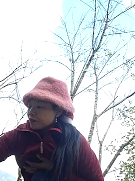 Snapshot of miomio-12 chatting on 10-27-25, 02:26 miomio-12 online show from 10-27-25, 02:26