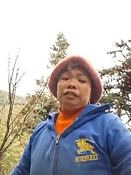 Snapshot of miomio-12 chatting on 11-04-25, 03:05 miomio-12 online show from 11-04-25, 03:05