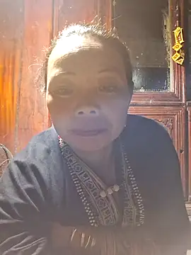 Snapshot of miomio-12 chatting on 11-05-25, 12:38 miomio-12 online show from 11-05-25, 12:38