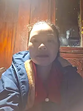 Snapshot of miomio-12 chatting on 11-11-25, 12:38 miomio-12 online show from 11-11-25, 12:38