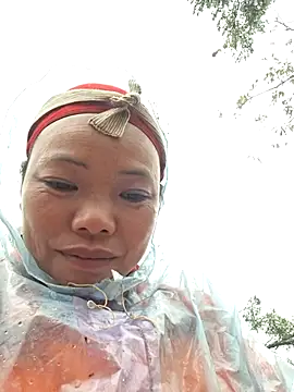 Snapshot of miomio-12 chatting on 11-12-25, 12:44 miomio-12 online show from 11-12-25, 12:44