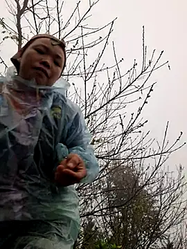 Snapshot of miomio-12 chatting on 11-13-25, 12:53 miomio-12 online show from 11-13-25, 12:53