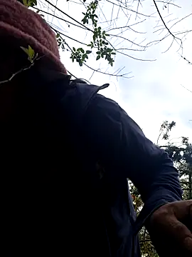 Snapshot of miomio-12 chatting on 11-14-25, 01:04 miomio-12 online show from 11-14-25, 01:04