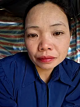 Snapshot of miomio-12 chatting on 11-17-25, 01:00 miomio-12 online show from 11-17-25, 01:00