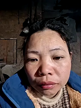 Snapshot of miomio-12 chatting on 11-18-25, 10:36 miomio-12 online show from 11-18-25, 10:36