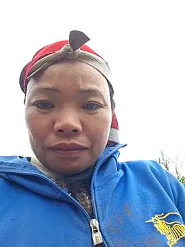 Snapshot of miomio-12 chatting on 11-20-25, 01:28 miomio-12 online show from 11-20-25, 01:28