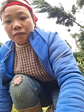 Snapshot of miomio-12 chatting on 11-21-25, 01:37 miomio-12 online show from 11-21-25, 01:37