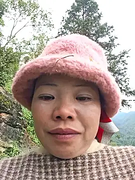 Snapshot of miomio-12 chatting on 11-22-25, 02:54 miomio-12 online show from 11-22-25, 02:54