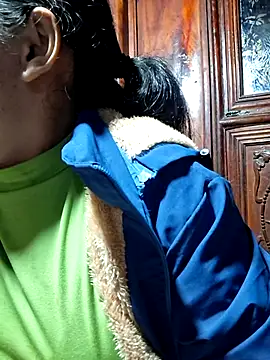 Snapshot of miomio-12 chatting on 11-22-25, 03:00 miomio-12 online show from 11-22-25, 03:00