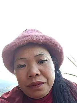 Snapshot of miomio-12 chatting on 11-24-25, 12:27 miomio-12 online show from 11-24-25, 12:27