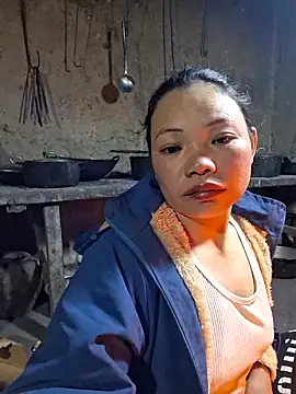 Snapshot of miomio-12 chatting on 11-29-25, 10:02 miomio-12 online show from 11-29-25, 10:02