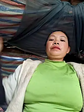 Snapshot of miomio-12 chatting on 12-02-25, 01:11 miomio-12 online show from 12-02-25, 01:11