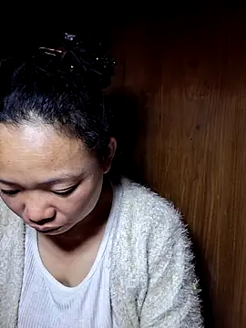 Snapshot of miomio-12 chatting on 12-14-25, 09:41 miomio-12 online show from 12-14-25, 09:41