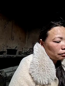 miomio-12 online show from 03-26-26, 01:49