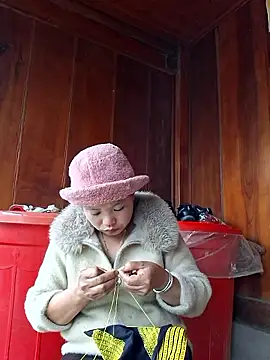 miomio-12 online show from 04-26-26, 01:47