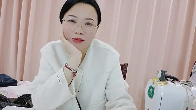 Snapshot of CCOO520 chatting on 11-04-25, 02:05 CCOO520 online show from 11-04-25, 02:05