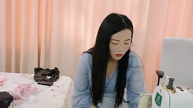 Snapshot of CCOO520 chatting on 11-06-25, 04:13 CCOO520 online show from 11-06-25, 04:13